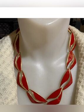 Vintage Trifari Modernist Enamel Necklace